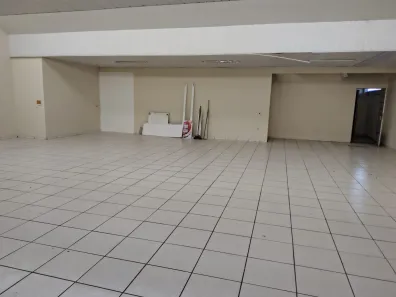 Conjunto Comercial / Sala para alugar, 175m² no Maracanã, Colombo