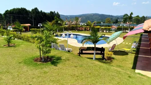 Fazenda / Sítio / Chácara com 5 Quartos à venda, 700m² no , Mairinque