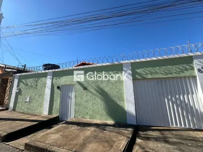 Casa com 3 Quartos para alugar, 110m² no Conjunto Residencial JK, Montes Claros