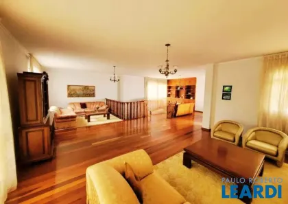 Sobrado com 5 Quartos à venda, 314m² no Jardim dos Estados, Poços de Caldas