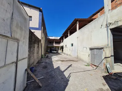 Galpão / Depósito / Armazém com 4 Quartos à venda, 600m² no BNH, Mesquita
