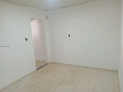 Casa com 2 Quartos para alugar, 80m² no Jardim Tropical, Londrina
