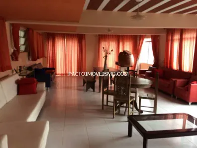 Casa com 8 Quartos à venda, 250m² no , Caeté