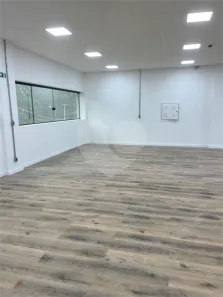 Galpão / Depósito / Armazém para alugar, 1001m² no Alphaville Empresarial, Barueri