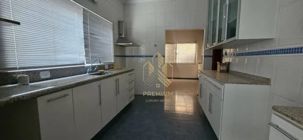 Casa com 3 Quartos para venda ou aluguel, 362m² no Vila Santista, Atibaia