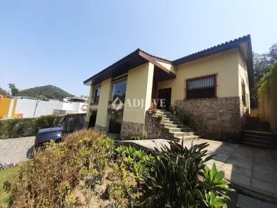 Casa com 5 Quartos para venda ou aluguel, 441m² no Castelanea, Petrópolis
