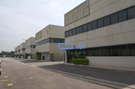 Galpão / Depósito / Armazém para alugar, 750m² no Quitaúna, Osasco