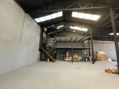 Galpão / Depósito / Armazém à venda, 800m² no Jardim Canadá, Nova Lima