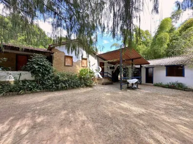 Fazenda / Sítio / Chácara com 3 Quartos à venda, 26000m² no Pedro do Rio, Petrópolis
