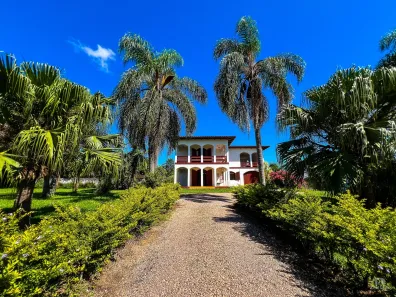 Casa com 4 Quartos para alugar, 370m² no Distrito Industrial, Criciúma