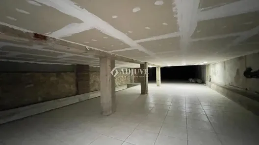 Prédio Inteiro para alugar, 1200m² no Itaipava, Petrópolis