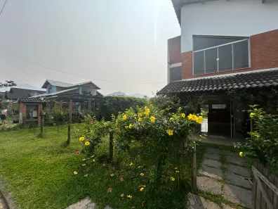 Casa de Condomínio com 5 Quartos para venda ou aluguel, 130m² no Tinguá, Nova Iguaçu