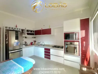 Sobrado com 4 Quartos à venda, 270m² no Morada da Colina, Resende