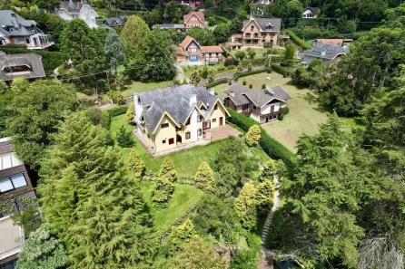 Casa de Condomínio com 4 Quartos para venda ou aluguel, 380m² no Loteamento Veu da Noiva, Campos do Jordão