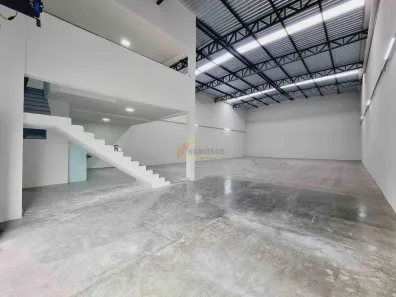 Galpão / Depósito / Armazém à venda, 370m² no Ipiranga, Divinópolis