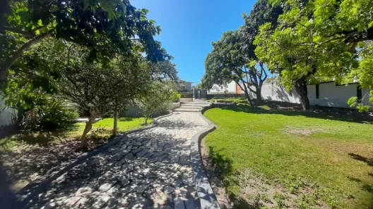 Sobrado com 5 Quartos à venda, 230m² no Carapibus, Conde