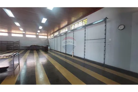 Conjunto Comercial / Sala para alugar, 470m² no Centro, Araras