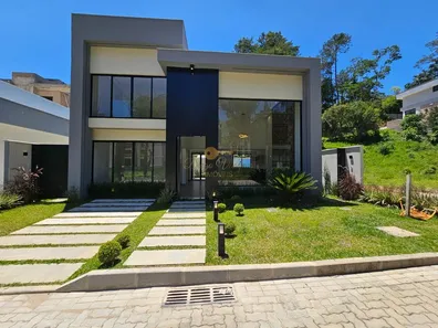 Casa de Condomínio com 3 Quartos à venda, 350m² no Posse, Teresópolis