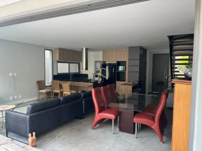 Casa com 3 Quartos para venda ou aluguel, 200m² no Tamboré, Santana de Parnaíba