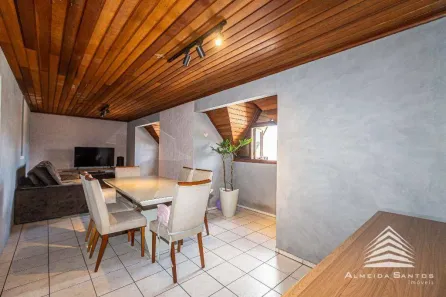 Casa Comercial com 5 Quartos à venda, 300m² no Novo Mundo, Curitiba