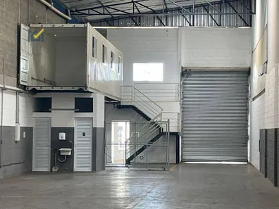 Galpão / Depósito / Armazém para alugar, 700m² no Olaria, Salto