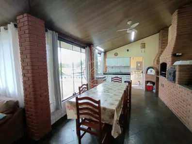 Fazenda / Sítio / Chácara com 3 Quartos à venda, 1077m² no , Mairinque