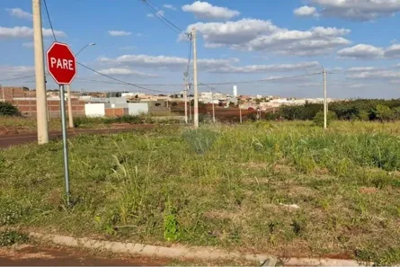 Terreno / Lote / Condomínio à venda, 220m² no Centro, Cravinhos