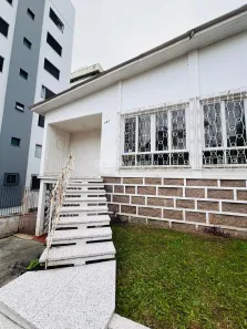 Casa com 3 Quartos para alugar, 282m² no Centro, Criciúma