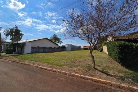 Terreno / Lote / Condomínio à venda, 620m² no , Cravinhos