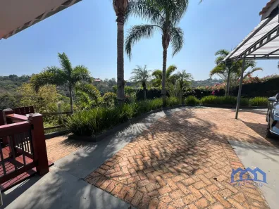 Fazenda / Sítio / Chácara com 5 Quartos à venda, 2700m² no , Mairinque