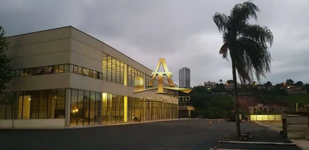 Galpão / Depósito / Armazém para alugar, 740m² no Jardim Estância Brasil, Atibaia