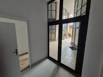 Loja / Salão / Ponto Comercial para alugar, 122m² no Cristo Rei, Curitiba