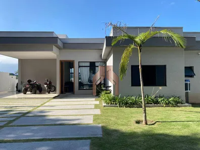 Fazenda / Sítio / Chácara com 4 Quartos à venda, 300m² no , Igaratá
