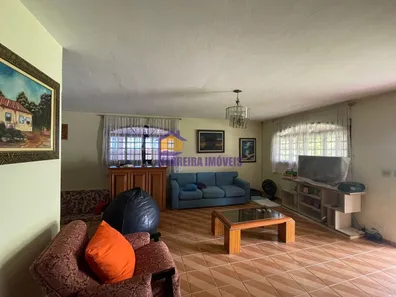 Fazenda / Sítio / Chácara com 4 Quartos para alugar, 2250m² no Curral, Ibiúna