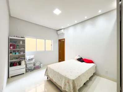 Casa com 3 Quartos à venda, 198m² no Residencial Condomínio Jardim Veneza, Senador Canedo