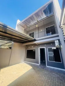 Sobrado com 2 Quartos à venda, 81m² no Anita Garibaldi, Joinville