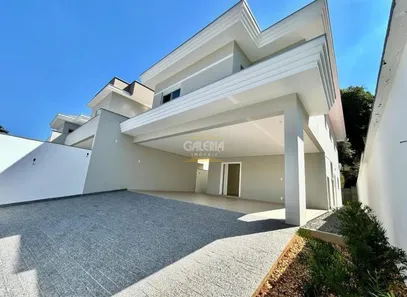 Sobrado com 4 Quartos à venda, 271m² no América, Joinville