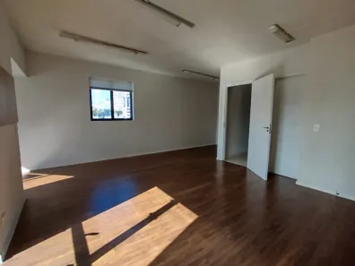 Conjunto Comercial / Sala para alugar, 53m² no Centro, Curitiba