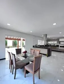Sobrado com 4 Quartos à venda, 285m² no Primavera, Vitória da Conquista
