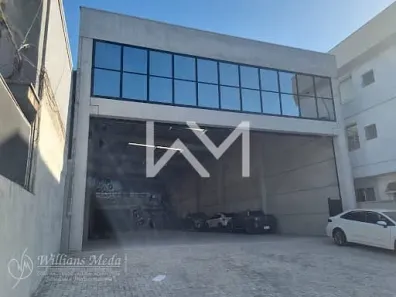 Galpão / Depósito / Armazém para alugar, 700m² no Centro, Arujá