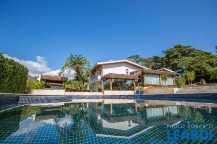 Sobrado com 4 Quartos à venda, 648m² no Vila Santista, Atibaia