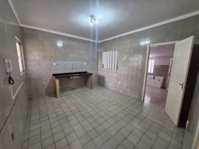 Casa com 3 Quartos para alugar, 360m² no Jardim São Paulo, Recife