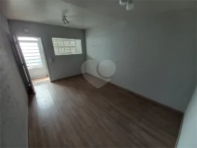 com 2 Quartos para alugar, 200m² no Jardim da Glória, Taboão da Serra