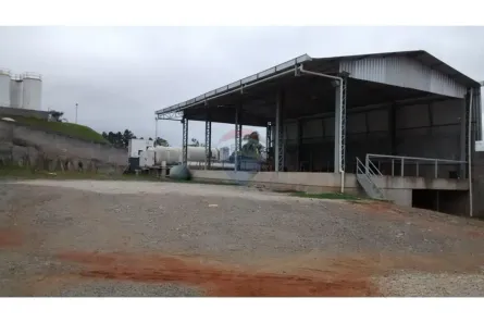 Galpão / Depósito / Armazém para alugar, 563m² no Rio Abaixo, Itaquaquecetuba