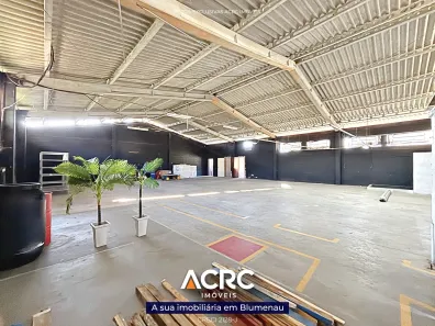 Galpão / Depósito / Armazém para alugar, 650m² no Velha Central, Blumenau
