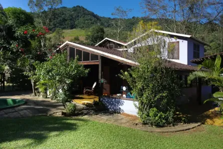 Fazenda / Sítio / Chácara com 4 Quartos à venda, 200m² no Santo Antônio, Duque de Caxias