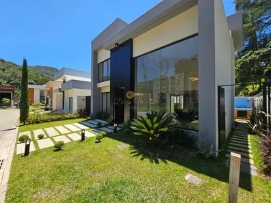 Casa de Condomínio com 3 Quartos à venda, 350m² no Posse, Teresópolis