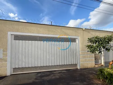Casa com 4 Quartos para alugar, 205m² no Lago Parque, Londrina
