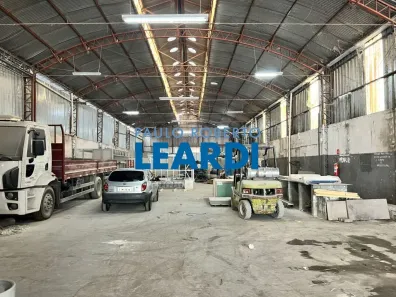 Galpão / Depósito / Armazém para alugar, 1400m² no Caputera, Arujá