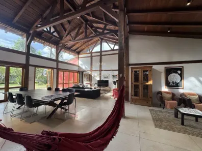 Fazenda / Sítio / Chácara com 6 Quartos à venda, 8000m² no , Mairinque
